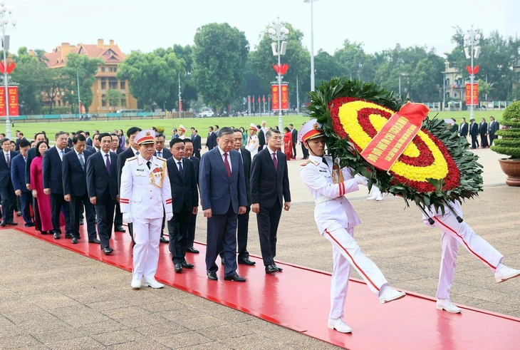 Ban Chấp hành Trung ương Đảng vào Lăng viếng Chủ tịch Hồ Chí Minh - Ảnh 2.