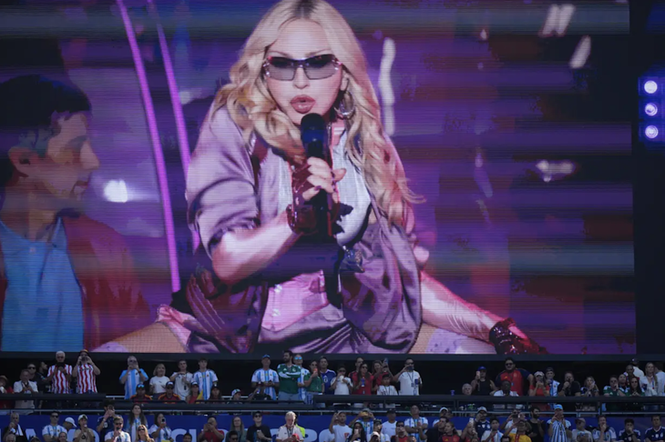 Madonna, BTS, Justin Bieber và Shakira mang đến màn trình diễn ngoạn mục cho giờ nghỉ giữa hiệp World Cup - Ảnh 4.