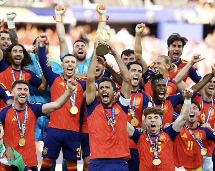 Vô địch World Cup nhưng Tây Ban Nha không được mang cúp thật về, vì sao? - Ảnh 1.
