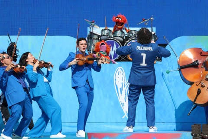 Vì sao dàn nhân vật Muppets và Sesame Street xuất hiện tại show giữa giờ chung kết World Cup 2026? - Ảnh 1.
