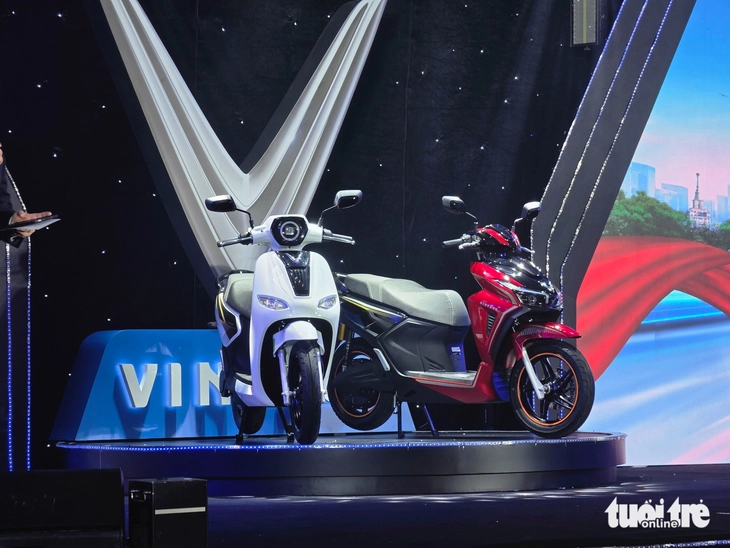 Xe máy điện VinFast Kinet và Kyo ra mắt: Cốp rộng hơn SH Mode, chạy tới 160km/sạc - Ảnh 1.