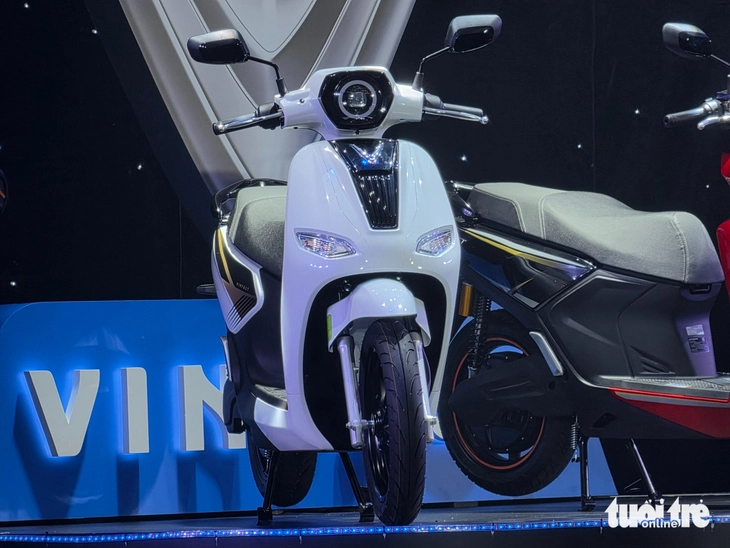 Xe máy điện VinFast Kinet và Kyo ra mắt: Cốp rộng hơn SH Mode, chạy tới 160km/sạc - Ảnh 3.