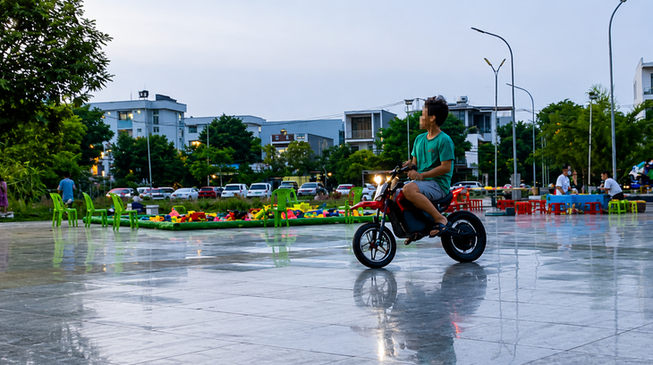 Giao xe điện phóng ga tới 30-40km/h cho trẻ em chạy, quá nguy hiểm - Ảnh 1.