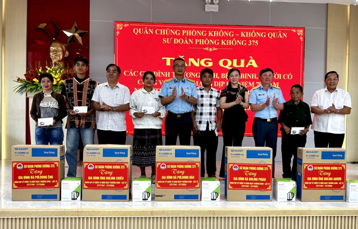 Cận cảnh trường biên giới mọc lên thần tốc từ công sức bộ đội Sư đoàn Phòng không 375 - Ảnh 6.