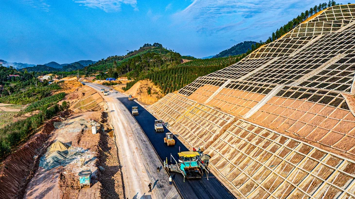 Lạng Sơn cần ưu tiên nguồn lực cho các công trình hạ tầng giao thông chiến lược - Ảnh 1.
