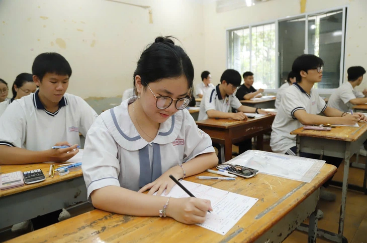 Giáo viên TP.HCM mong sáp nhập trường 'rộng cửa' cho người có năng lực - Ảnh 1.
