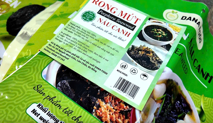 Kho hàng ở Đà Nẵng 'phù phép' rong biển khô Trung Quốc thành 'hàng Việt' để bán cho người tiêu dùng - Ảnh 2.