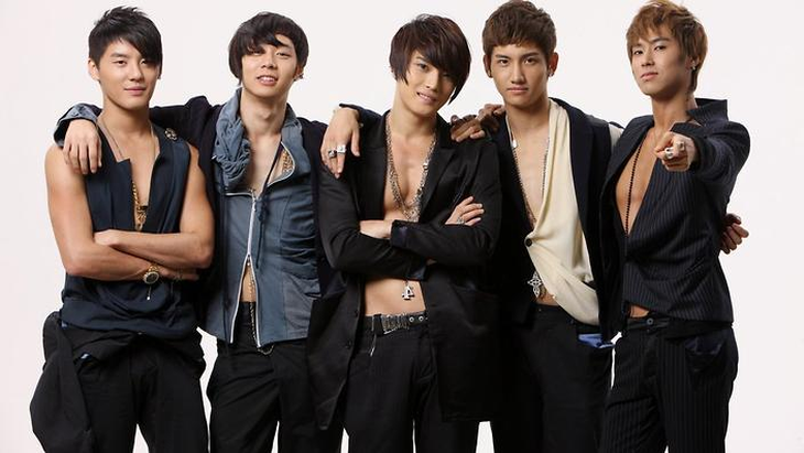 10 cuộc chia tay nảy lửa giữa nghệ sĩ và công ty quản lý: Từ TVXQ, Taylor Swift đến Jack, Mai Phương - Ảnh 2.