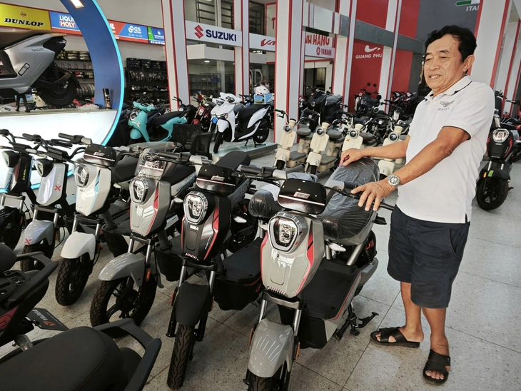 Xe máy điện học sinh đắt khách, coi chừng rủi ro từ 'độ' pin - Ảnh 4.