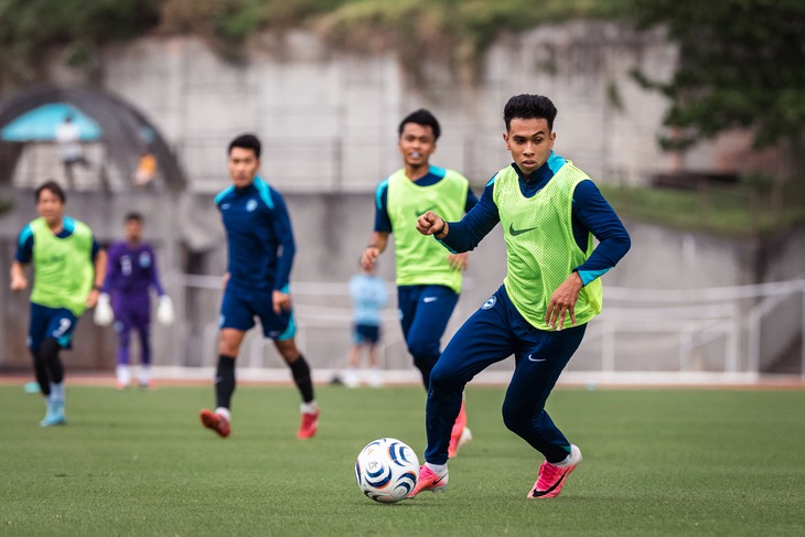 Singapore chỉ dùng 2 tiền đạo cho ASEAN Cup 2026 - Ảnh 1.