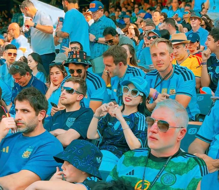 Chồng tỉ phú săn vé phút chót cho Hà Phương xem chung kết World Cup - Ảnh 2.