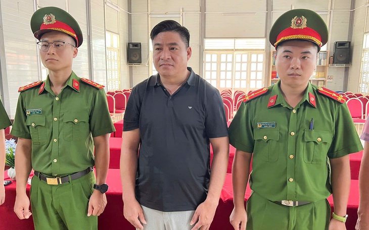 Thuê 8 ô tô, làm giả giấy tờ mang đi cầm cố, chiếm đoạt hơn 4 tỉ đồng - Ảnh 3.