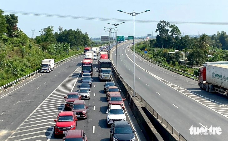 12 đoạn cao tốc Bắc Nam thu phí từ 900 đồng/km, vì sao đoạn Đà Nẵng - Quảng Ngãi thu 1.680 đồng/km? - Ảnh 2.