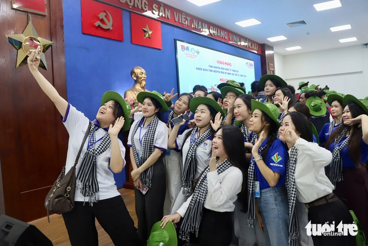 Gần 100 thanh niên, sinh viên quốc tế mang sức trẻ tình nguyện đến TP.HCM - Ảnh 5.