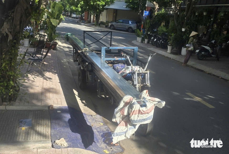 CSGT TP.HCM xử lý, tuyên truyền tận cửa hàng - Ảnh 4.