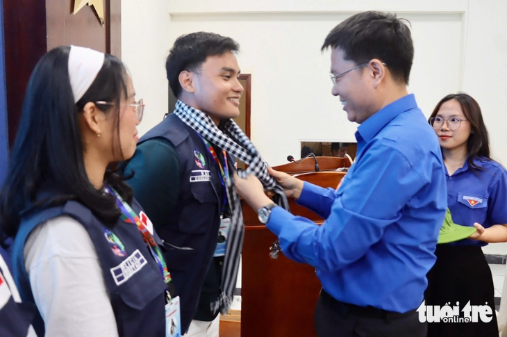 Gần 100 thanh niên, sinh viên quốc tế mang sức trẻ tình nguyện đến TP.HCM - Ảnh 2.