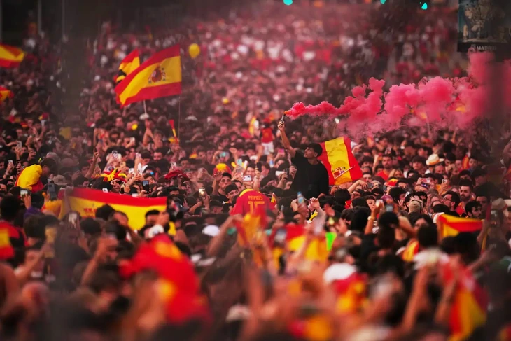Hình ảnh ăn mừng chức vô địch World Cup của cầu thủ Tây Ban Nha tại quê nhà - Ảnh 7.