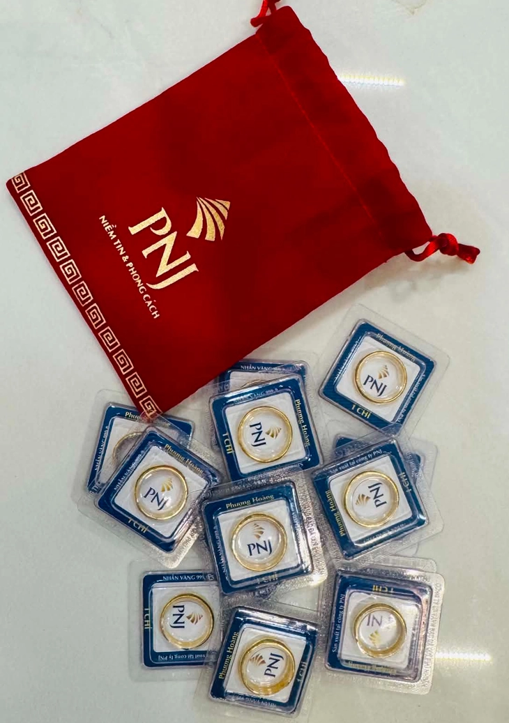 Khách bán kim cương chiều nay được PNJ hẹn trả chậm trong 120 ngày - Ảnh 2.