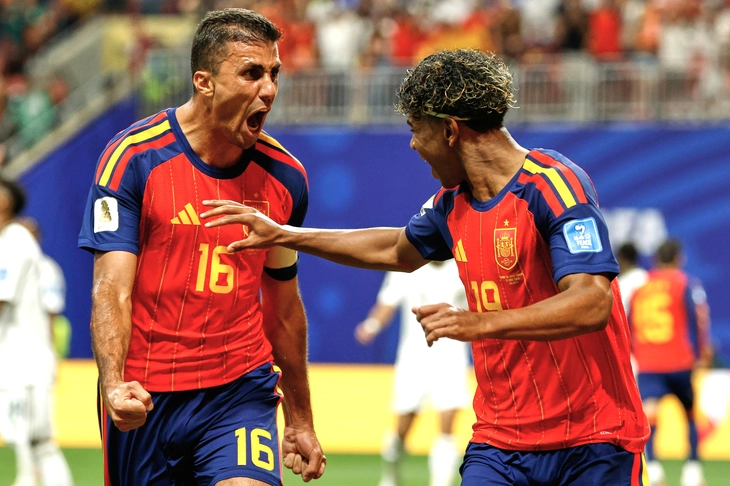 Làng bóng đá phản ứng dữ dội trước kế hoạch 'bán World Cup' của FIFA - Ảnh 2.