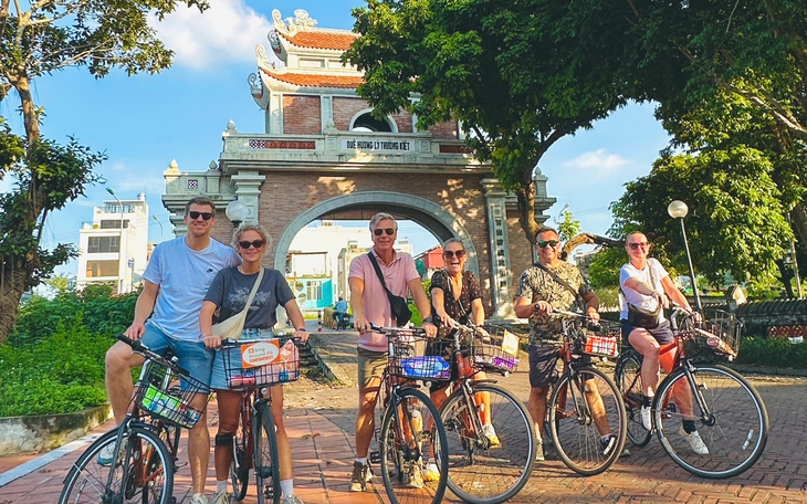 Du lịch Hà Nội bội thu 7 tháng đầu năm - Ảnh 3.