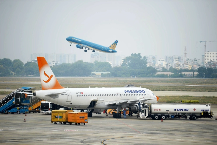 Khách nội địa chững lại, hãng bay Việt tìm đường ra quốc tế - Ảnh 1.