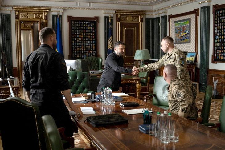 Ông Zelensky sẽ làm gì để xoa dịu khủng hoảng chính trị trong nước? - Ảnh 2.