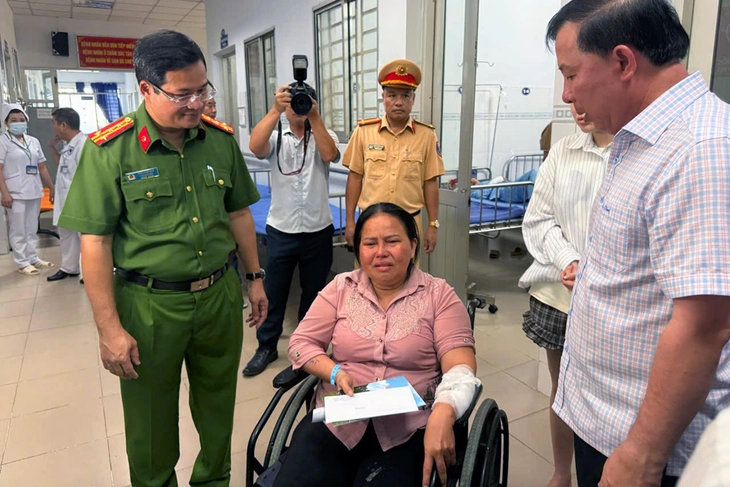 Chủ tịch TP Đồng Nai thăm hỏi gia đình các nạn nhân vụ cháy xe làm 7 người chết - Ảnh 4.