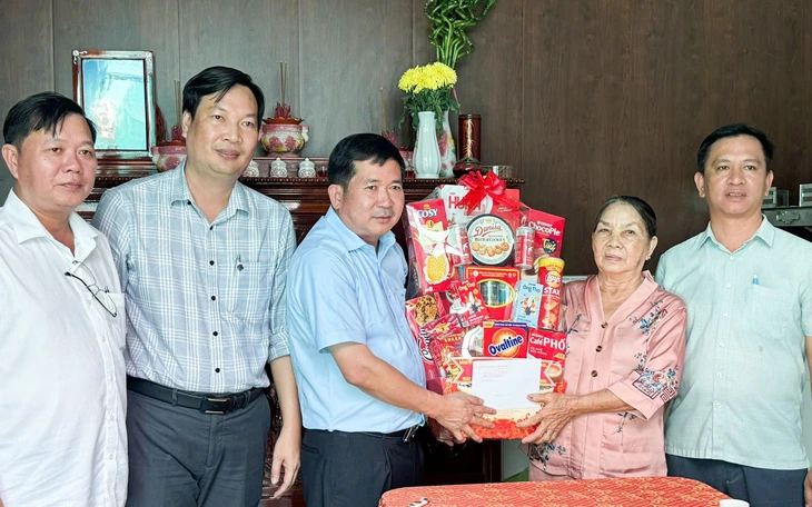 Trao 18.550 cây sâm Ngọc Linh tri ân người có công - Ảnh 2.