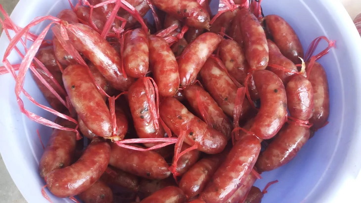 Đồng Tháp siết chặt quản lý lạp xưởng, kiên quyết xử lý hàng kém chất lượng - Ảnh 1.
