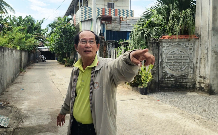 26 năm 'đưa đất' cho xã làm đường, ông lão 70 tuổi chật vật đi... 'đòi lời hứa' - Ảnh 1.