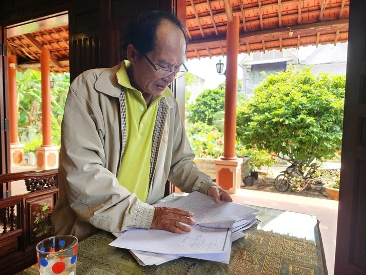 26 năm 'đưa đất' cho xã làm đường, ông lão 70 tuổi chật vật đi... 'đòi lời hứa' - Ảnh 4.