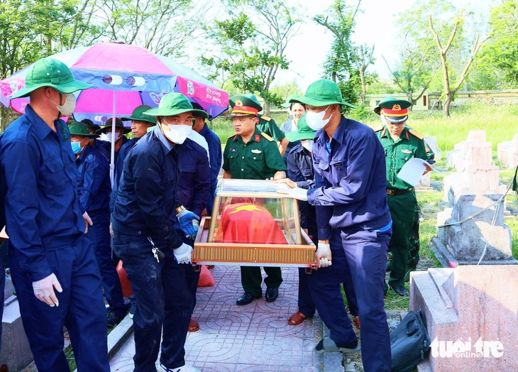 Xúc động nhận Bằng Tổ quốc ghi công đúng dịp Ngày Thương binh - Liệt sĩ - Ảnh 2.