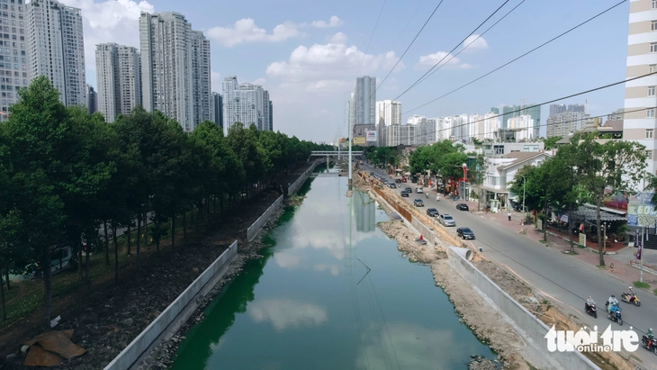 Rạch Đá Đỏ nối sông Sài Gòn dần "hồi sinh" sau nhiều năm ô nhiễm - Ảnh 4.