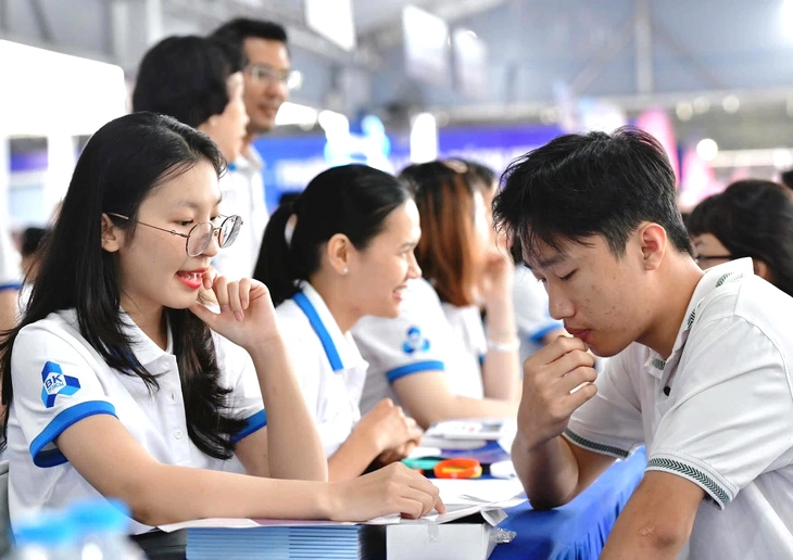 Hơn 110 tỉ đồng hỗ trợ tài chính cho sinh viên Trường đại học Bách khoa TP.HCM - Ảnh 1.