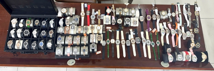 Khởi tố nữ chủ shop Thái Trinh Luxury Watch buôn bán đồng hồ giả mạo thương hiệu nổi tiếng - Ảnh 1.