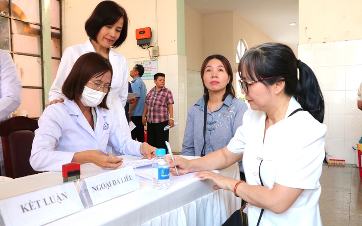Tăng dân số cơ học sau sáp nhập, TP.HCM nỗ lực nâng cao năng lực trạm y tế cấp xã  - Ảnh 4.