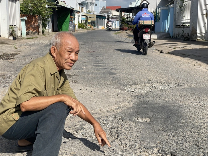 Nhiều người dân ở Cần Thơ hiến đất làm đường, giá trị đóng góp gần 3,8 tỉ đồng - Ảnh 2.