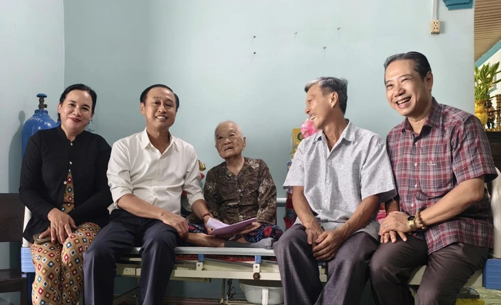  Thăm, tri ân Mẹ Việt Nam anh hùng, thương bệnh binh nhân kỷ niệm 79 năm Ngày Thương binh - Liệt sĩ - Ảnh 6.