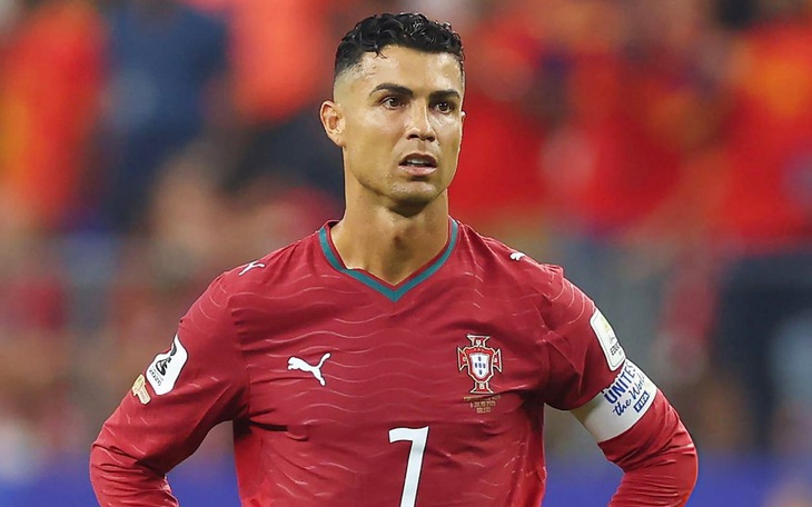 Ronaldo chốt thời điểm giã từ tuyển Bồ Đào Nha? - Ảnh 2.