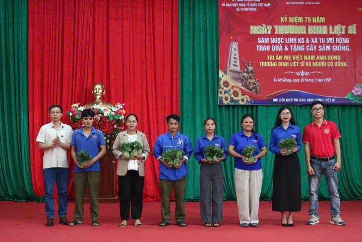 Trao 18.550 cây sâm Ngọc Linh tri ân người có công - Ảnh 2.