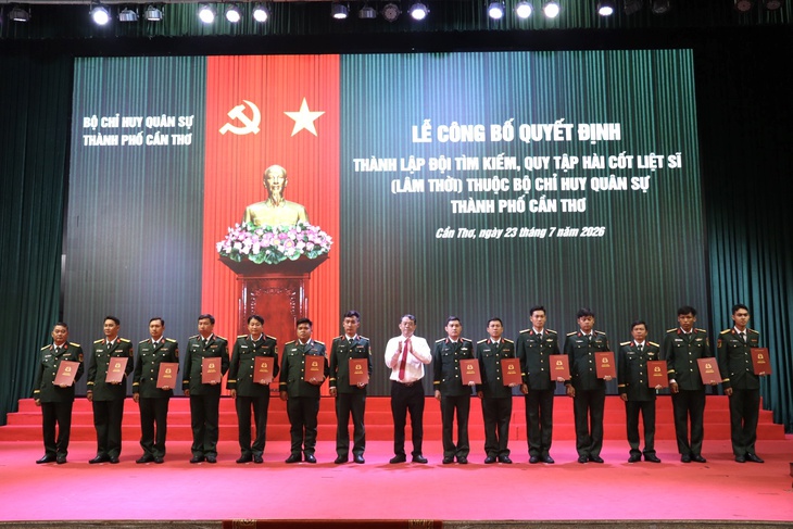 40 cán bộ, chiến sĩ của Bộ Chỉ huy Quân sự TP Cần Thơ nhận nhiệm vụ đặc biệt - Ảnh 1.