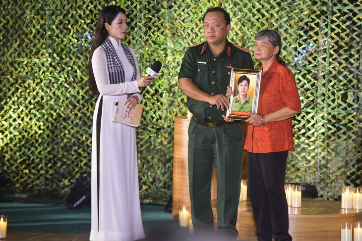 Xúc động hành trình gọi tên những anh hùng đã hóa thành Tổ quốc - Ảnh 5.