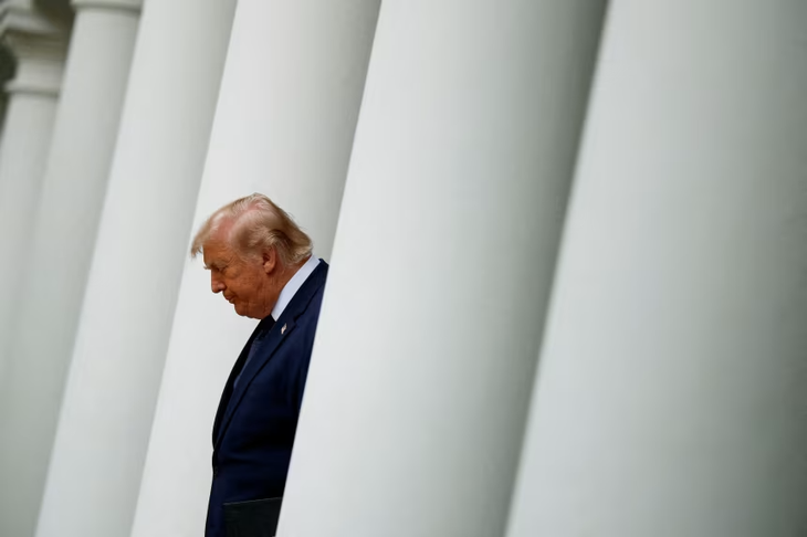 Hạ viện Mỹ thông qua nghị quyết yêu cầu ông Trump dừng chiến sự với Iran - Ảnh 1.