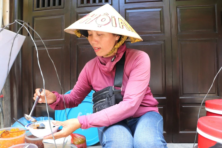 Gặp chị bán chè ở Hội An 'bắn' 5 thứ tiếng gây sốt mạng xã hội - Ảnh 1.