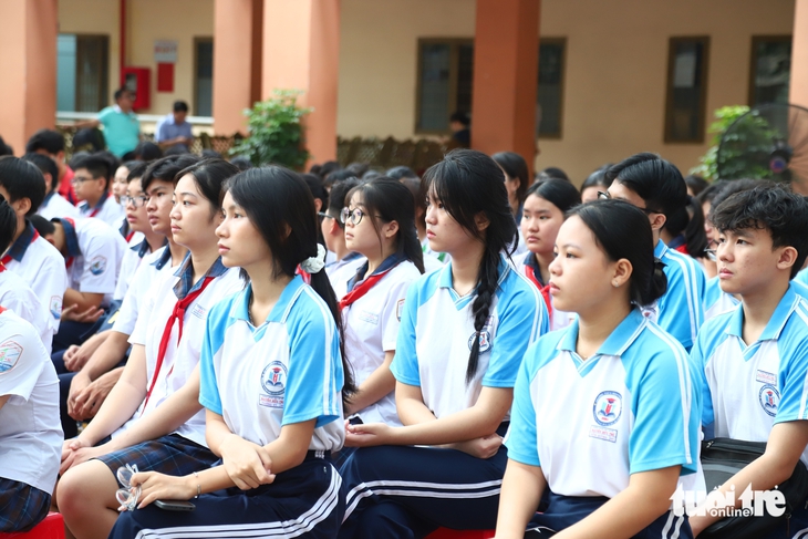 Phiên xét xử lưu động tuyên truyền người dân tránh xa ma túy - Ảnh 4.