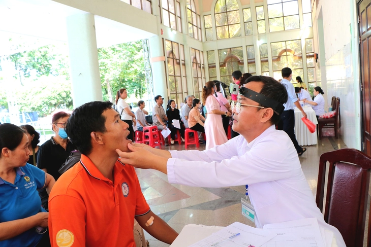 Điều gì giúp một phường ở TP.HCM dẫn đầu trong chiến dịch khám sức khỏe toàn dân? - Ảnh 1.