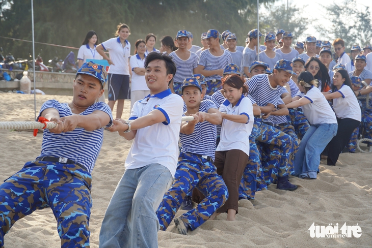 Kiều bào trẻ giao lưu với chiến sĩ, học viên Học viện Hải quân tại Nha Trang - Ảnh 6.