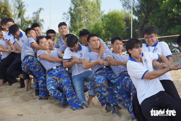 Kiều bào trẻ giao lưu với chiến sĩ, học viên Học viện Hải quân tại Nha Trang - Ảnh 8.