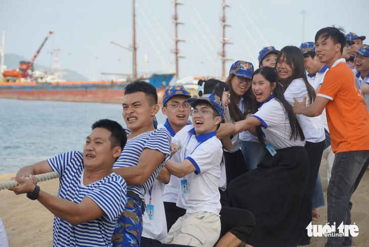 Kiều bào trẻ giao lưu với chiến sĩ, học viên Học viện Hải quân tại Nha Trang - Ảnh 9.