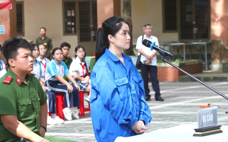 Nghệ sĩ, KOL tình nguyện viên phòng, chống ma túy TP.HCM dâng hương tưởng niệm Anh hùng liệt sĩ - Ảnh 5.